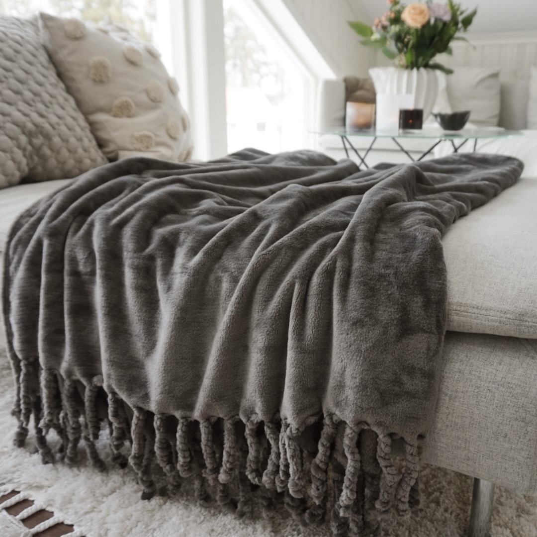 Soft Throw Decorative Tassel Bed Blankets